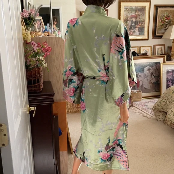 NWOT Kimono maxi length satin green pink floral peacock design robe - Picture 3 of 11